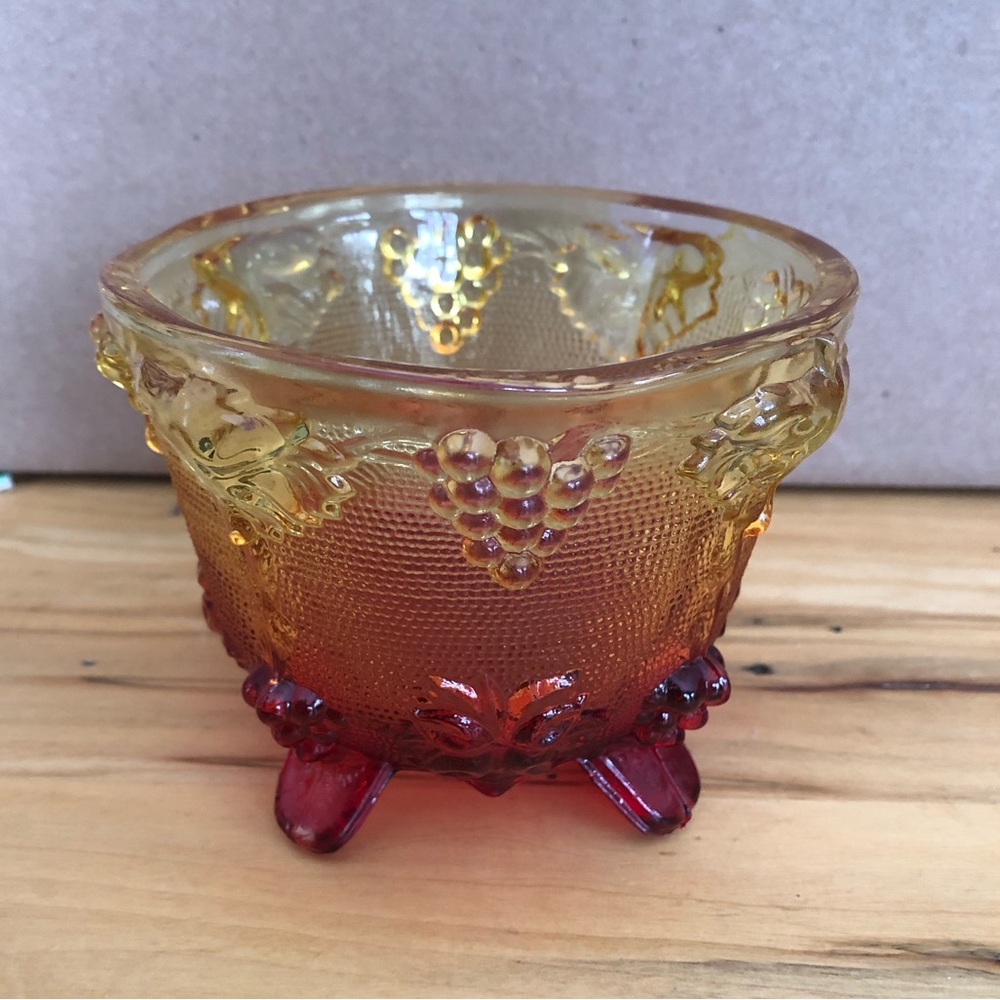 Vintage Jeanette Amberina Harvest Grapes Carnival Glass Footed Bowl